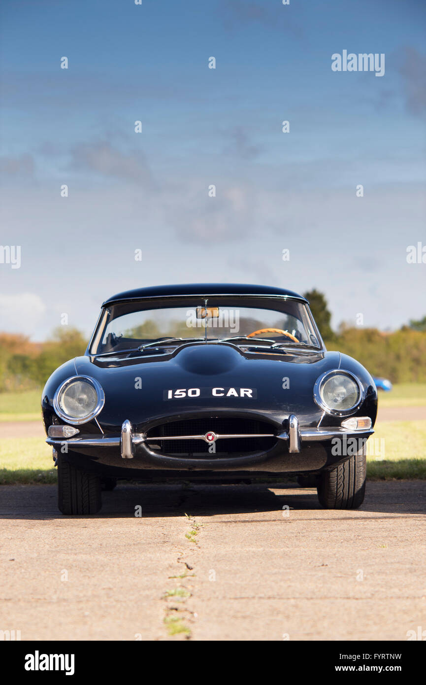 1963 Jaguar E-Typ-Fahrzeug in Bicester Heritage Centre. Oxfordshire, England Stockfoto