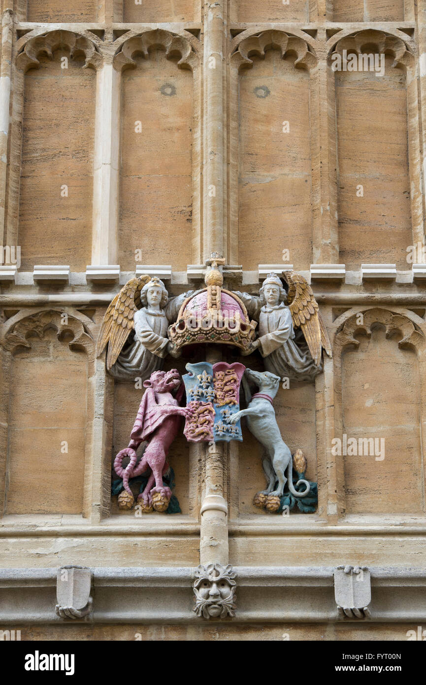 Mauerwerk-Wappen über dem Eingang des Braesnose College, Universität Oxford, England Stockfoto