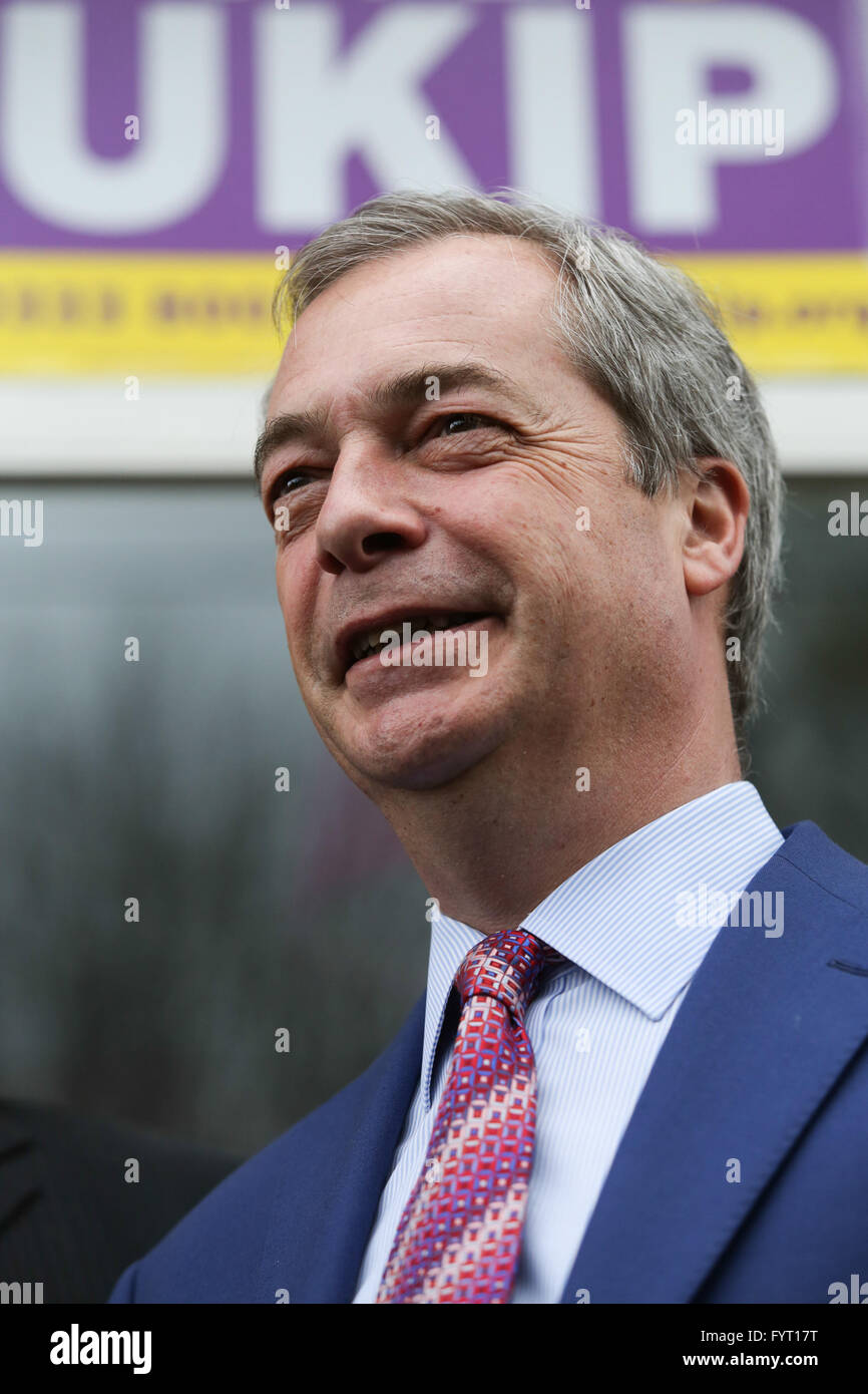 Ukip leader Nigel Farage auf einem Besuch in South Yorkshire Sheffield, UK. Stockfoto