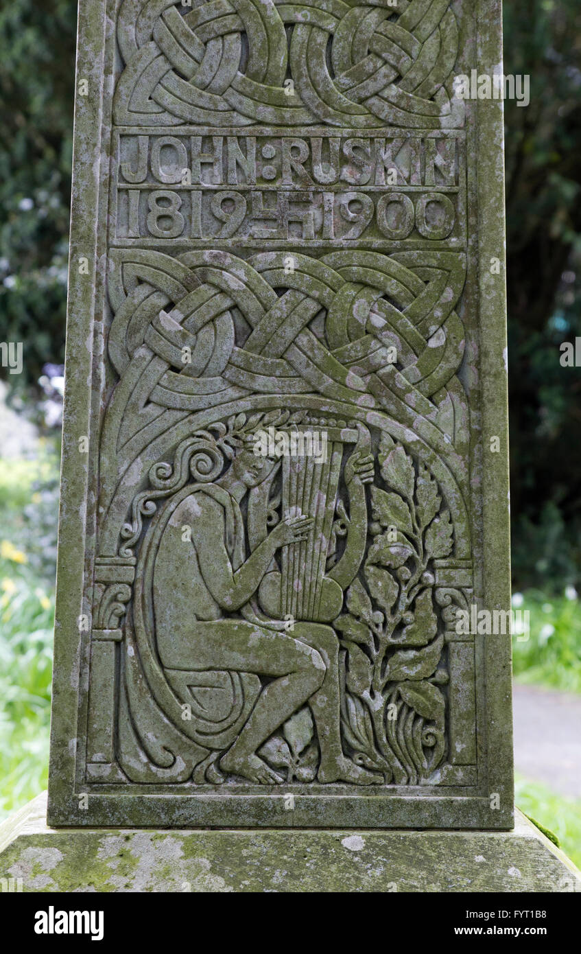 Grab der Kunstkritiker John Ruskin in Coniston Kirchhof, Lake District / Cumbria Stockfoto