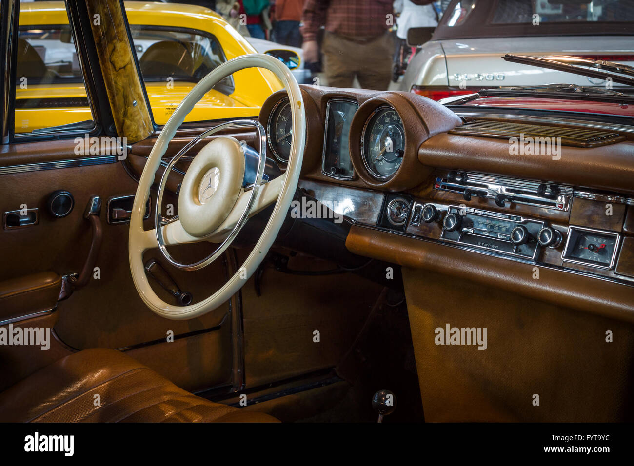 Kabine Der Full Size Luxus Auto Mercedes Benz 280 Se 3 5 Coupe W111 1970 Stockfotografie Alamy