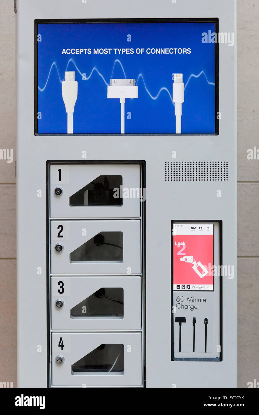 Mobile phones charging station -Fotos und -Bildmaterial in hoher Auflösung  – Alamy