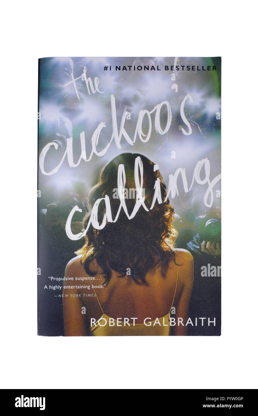 Die vordere Abdeckung des The Cuckoo Aufruf von Robert Galbraith fotografiert vor einem weißen Hintergrund. Stockfoto