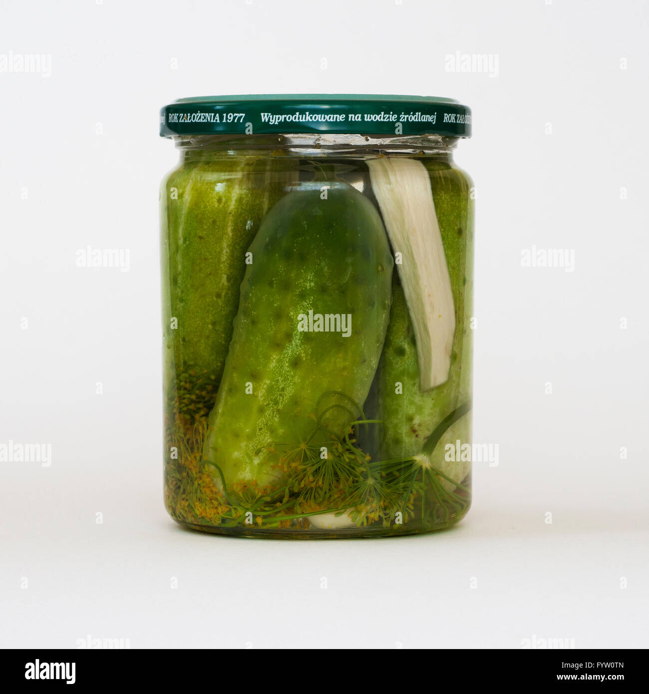 Frische traditionelle polnische eingelegte Gurken im Glas ...
