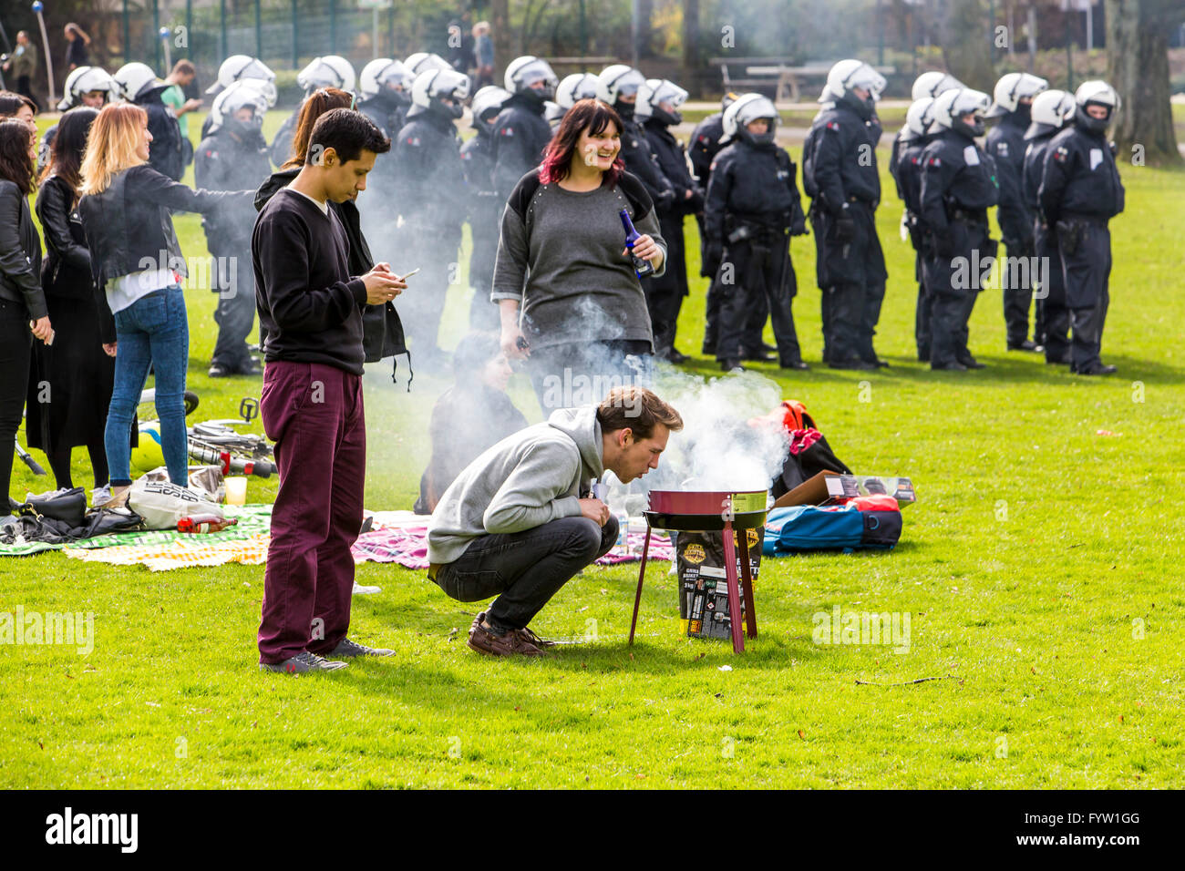 Demonstration des rechten Flügels, Neo-Nazi-Partei NPD, in Essen, Deutschland, Zähler Demonstration der linken Gruppen, Polizeieinsatz Stockfoto