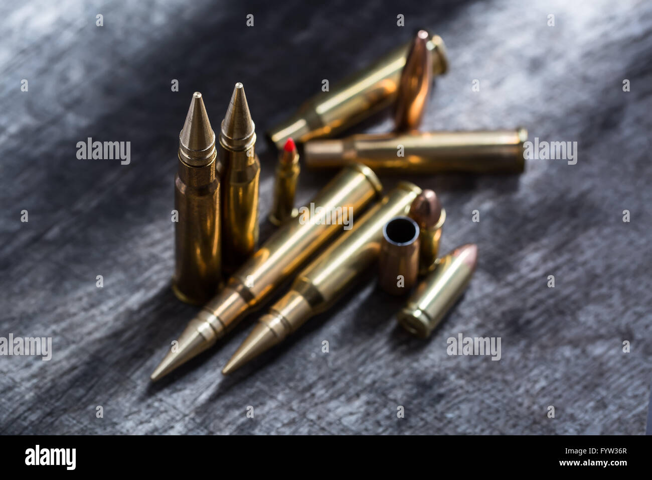 Gewehr und Pistole Kupfer Patronen Stockfoto