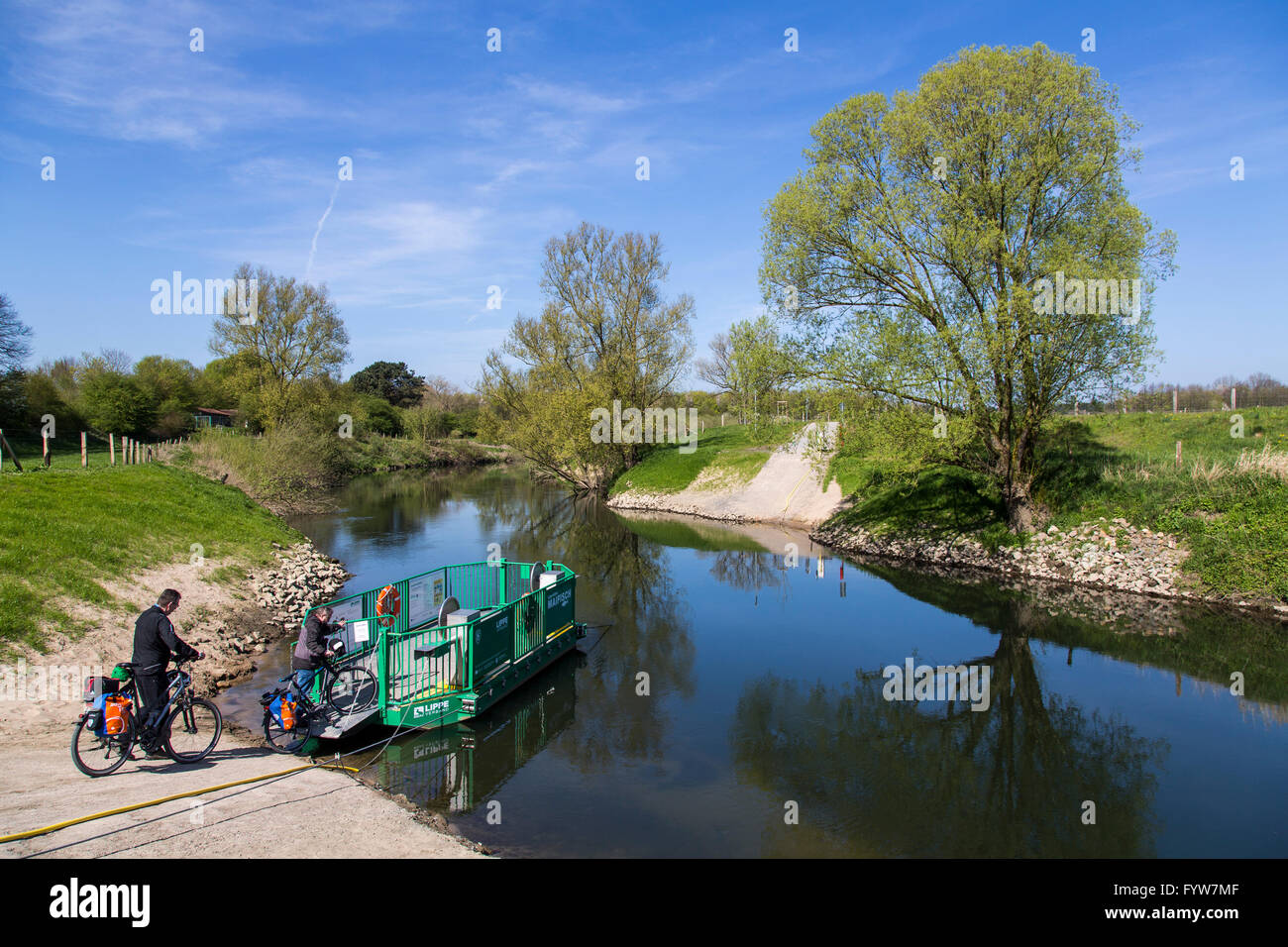 Flussfähre Fotos und Bildmaterial in hoher