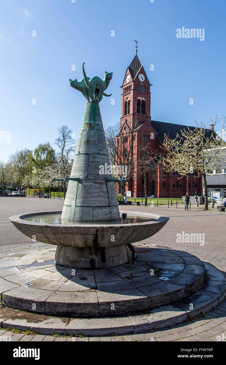 Katzen-Brunnen vor der evangelischen Kirche Katerberg, auf Katernberger Markt genannt Bergleute Dome, Bergmannsdom, Essen, Stockfoto