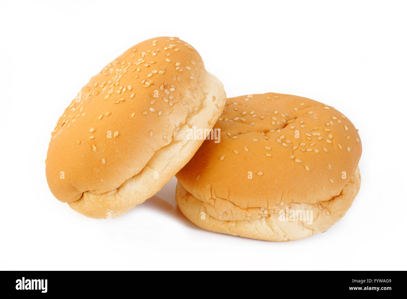 Hamburgerbrötchen auf weißem Hintergrund Stockfoto