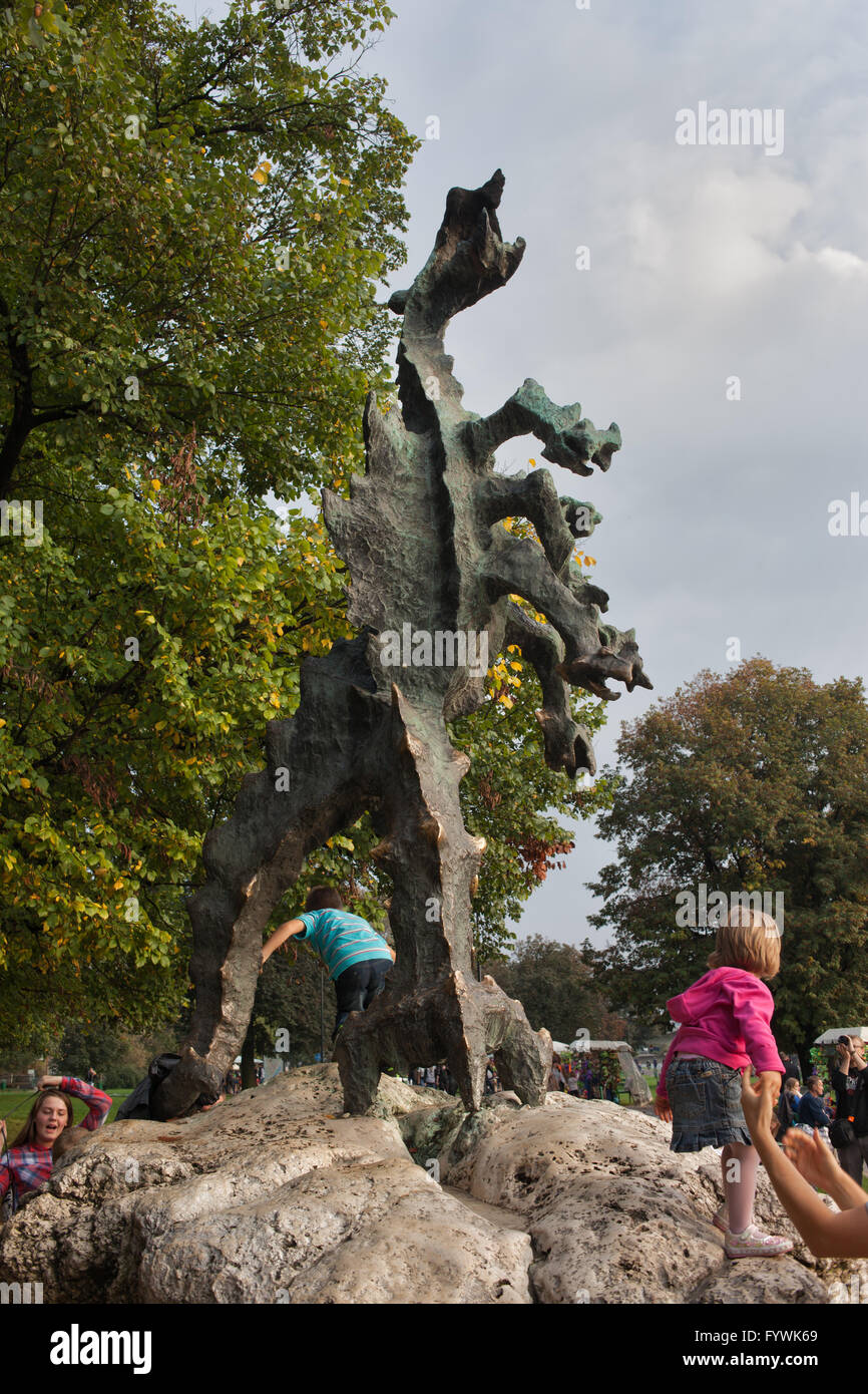 Wawel-Drachen - Smok Wawelski Silhouette in Krakau, Polen, Wahrzeichen der Stadt, symbol Stockfoto