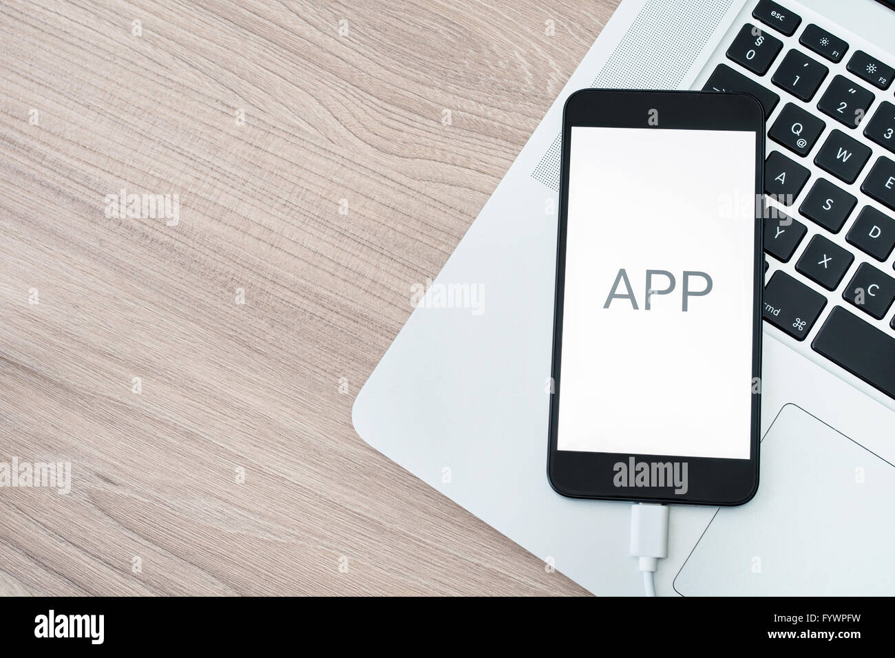 Entwicklung mobiler Anwendungen mit Computer und smartphone Stockfoto