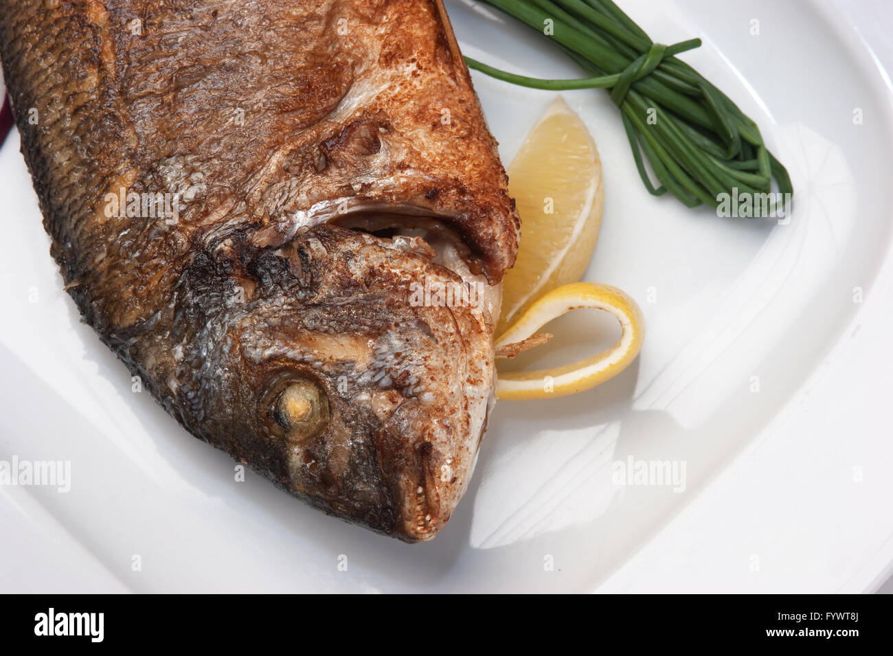 Gericht aus gebratenem Fisch Stockfoto