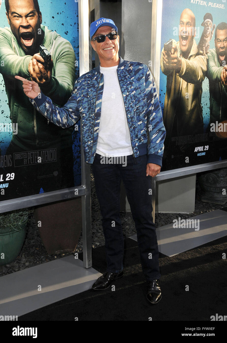 Hollywood, CA, USA. 27. April 2016.  Jean Claude Van Damme. Anreise für die Los Angeles Premiere von Warner Bros. "'' Keanu'' an ArcLight Hollywood statt. Bildnachweis: Birdie Thompson/AdMedia Credit: Birdie Thompson/AdMedia/ZUMA Draht/Alamy Live-Nachrichten Stockfoto