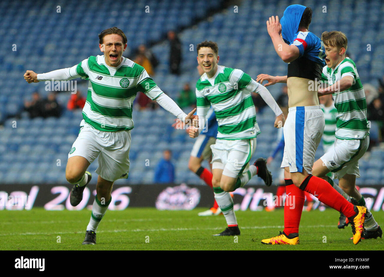 Ibrox Stadium, Glasgow, Schottland. 28. April 2016. Jugend-Glasgow-Cup-Finale. Rangers U17 gegen keltische U17. Broque Watson feiert sein Tor Credit: Action Plus Sport/Alamy Live News Stockfoto