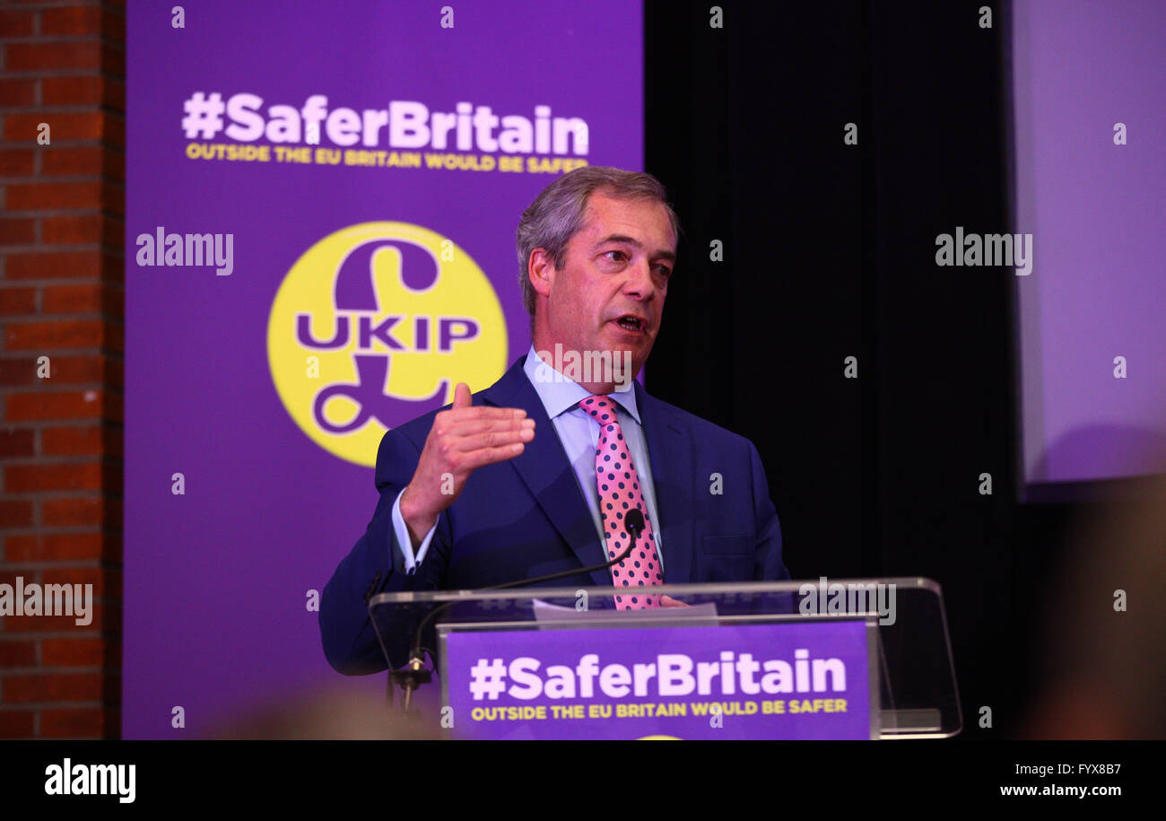 London, UK. 29. April 2016. Die UKIP Führer Nigel Farage warnt, dass EU-Asyl-Plan könnte führte zu Extremisten und fordert, die UK wäre sicherer außerhalb EU sein. Bildnachweis: Dinendra Haria/Alamy Live-Nachrichten Stockfoto