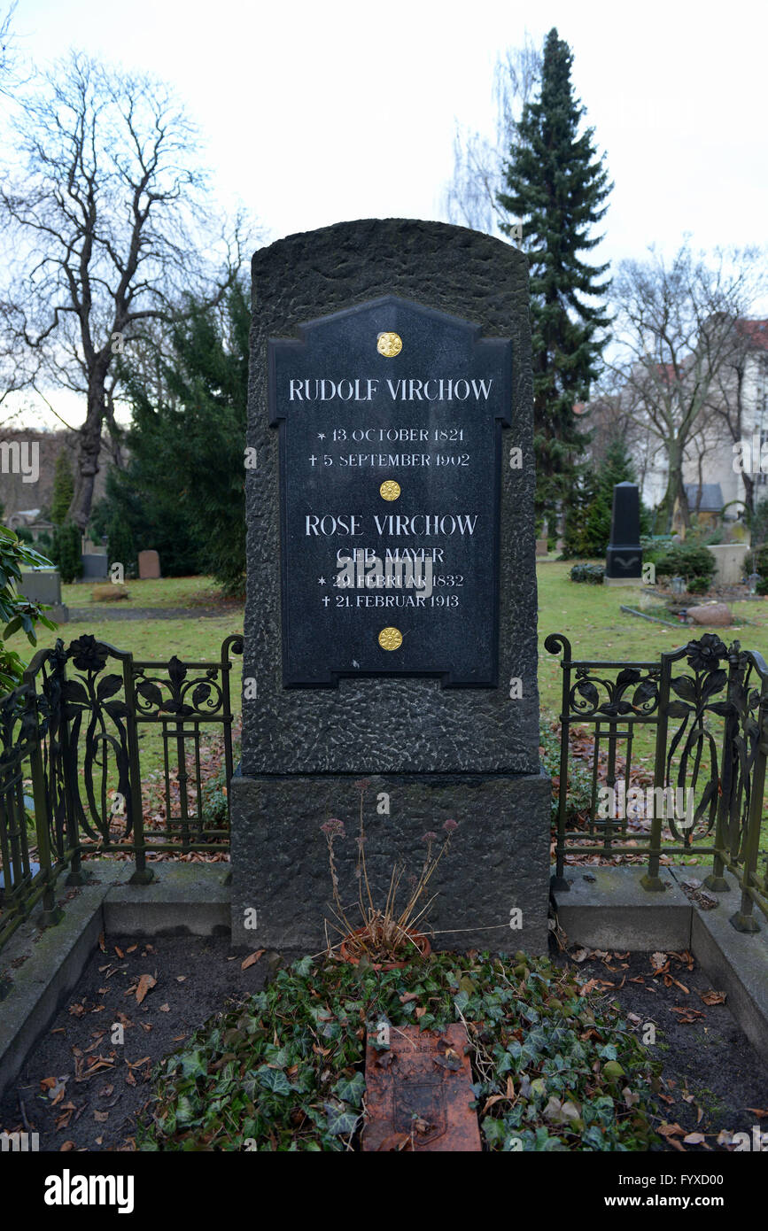 Grab von Rudolf Virchow, Grabstein, alte St. Matthew's Kirchhof, Schöneberg, Berlin, Deutschland / Alter St.-Matthäus-Kirchhof, Alter St.-Matthäus-Kirchhof, Schöneberg Stockfoto