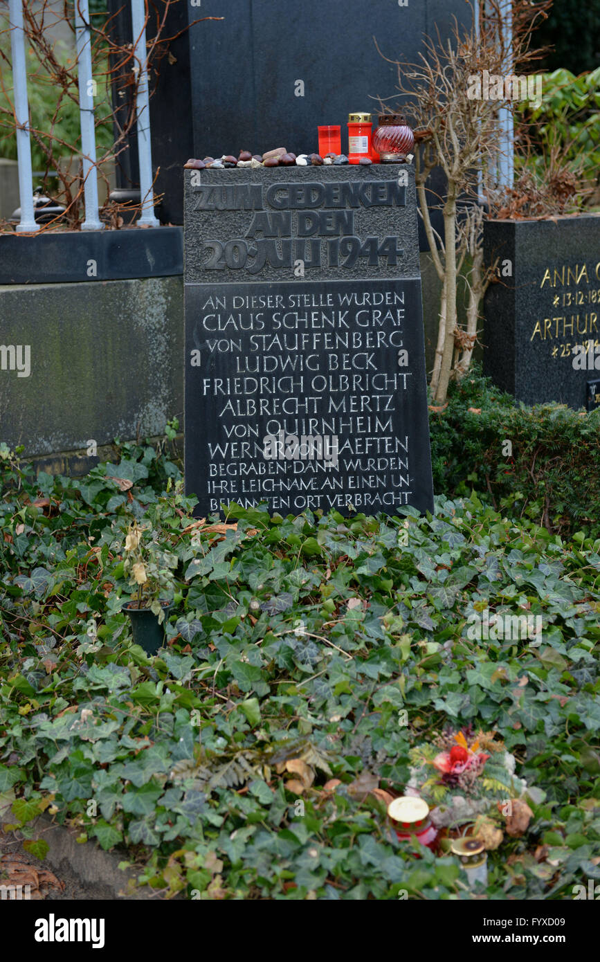 Militärische Grab, Grab der Ehre, Ehre, Grabstein, alte St. Matthew's Kirchhof, Schöneberg, Berlin, Deutschland / im Gedenken des 20. Juli 1944, Alter St.-Matthäus-Kirchhof Berlin, Alter St.-Matthäus-Kirchhof Berlin Schöneberg Stockfoto