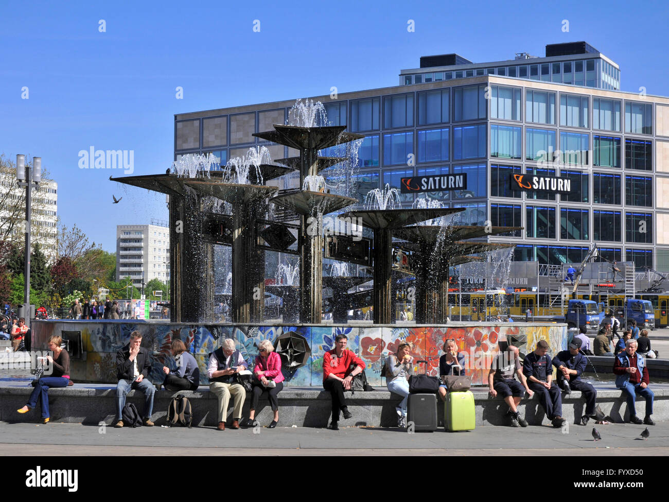 Brunnen der Freundschaft zwischen Nationen, Alexanderplatz, Mitte, Berlin, Deutschland / Brunnen der Völkerfreundschaft Stockfoto