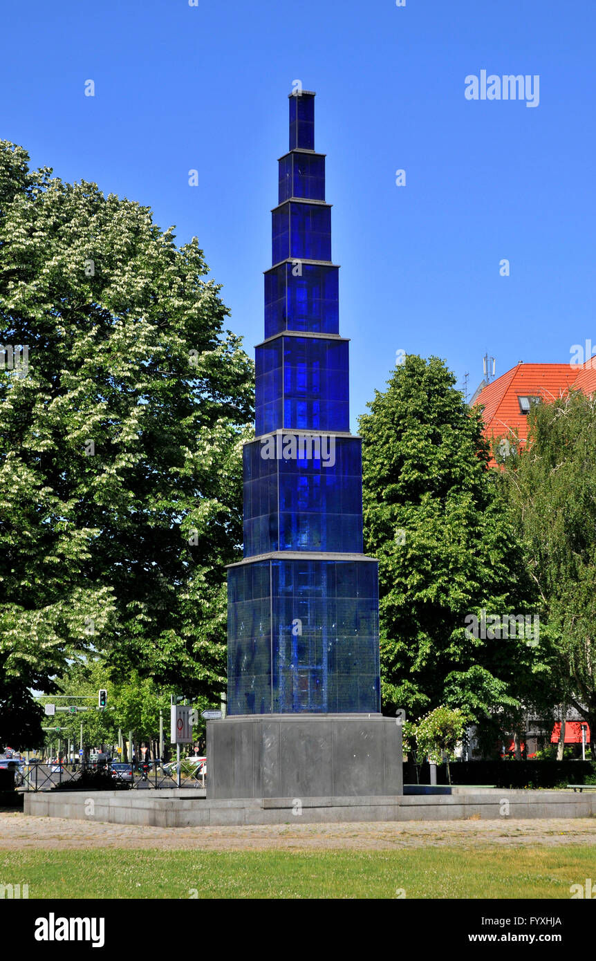 Blauer Obelisk, Brunnen, von Hella Santarossa, Theodor-Heuss-Platz, Charlottenburg, Charlottenburg-Wilmersdorf, Berlin, Deutschland / Theodor Heuss Platz Stockfoto