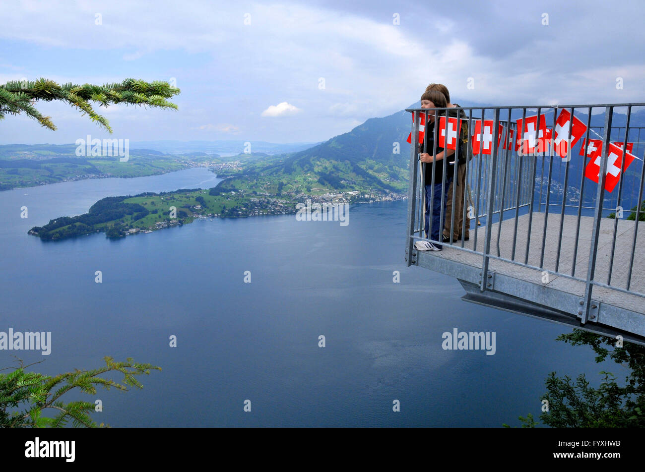 Punkt anzeigen, rock Weg, Hammetschwand Lift, Vierwaldstättersee, Zentralschweiz, Schweiz / Vierwaldstattersee, Vierwaldstättersee, Lake bewaldet vier Kantone, Felsenweg Stockfoto