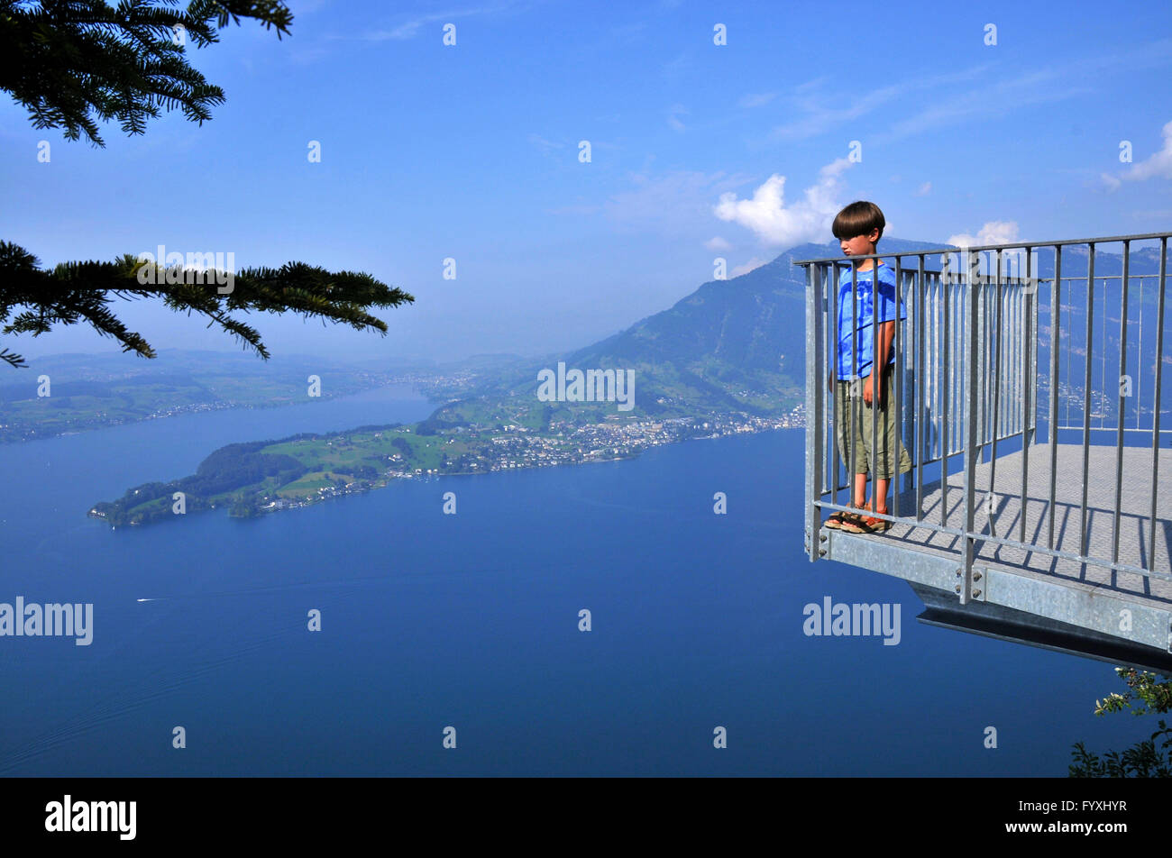 Punkt anzeigen, rock Weg, Hammetschwand Lift, Vierwaldstättersee, Zentralschweiz, Schweiz / Vierwaldstattersee, Vierwaldstättersee, Lake bewaldet vier Kantone, Felsenweg Stockfoto