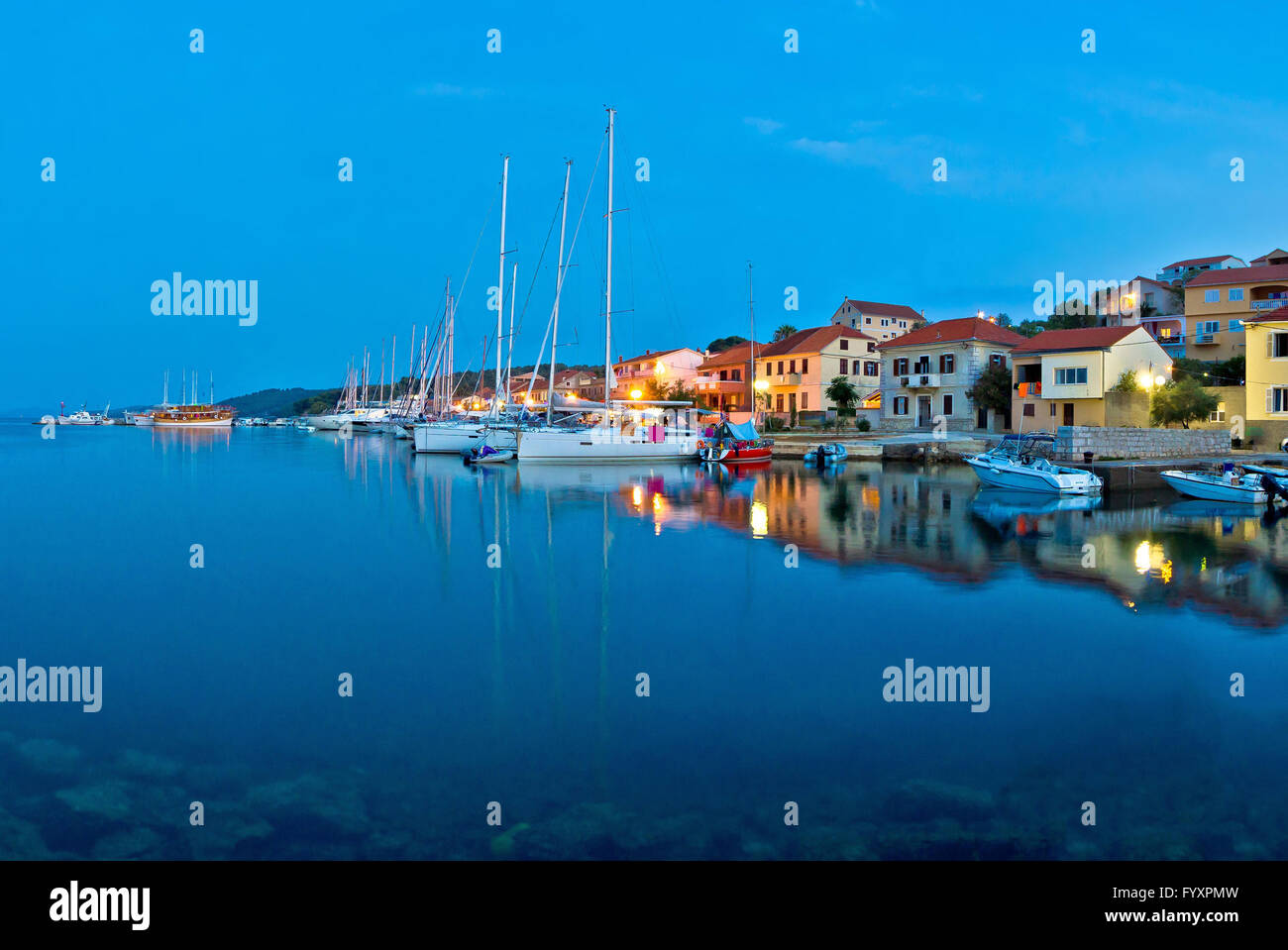 Sali blaue Stunde Hafenblick Stockfoto