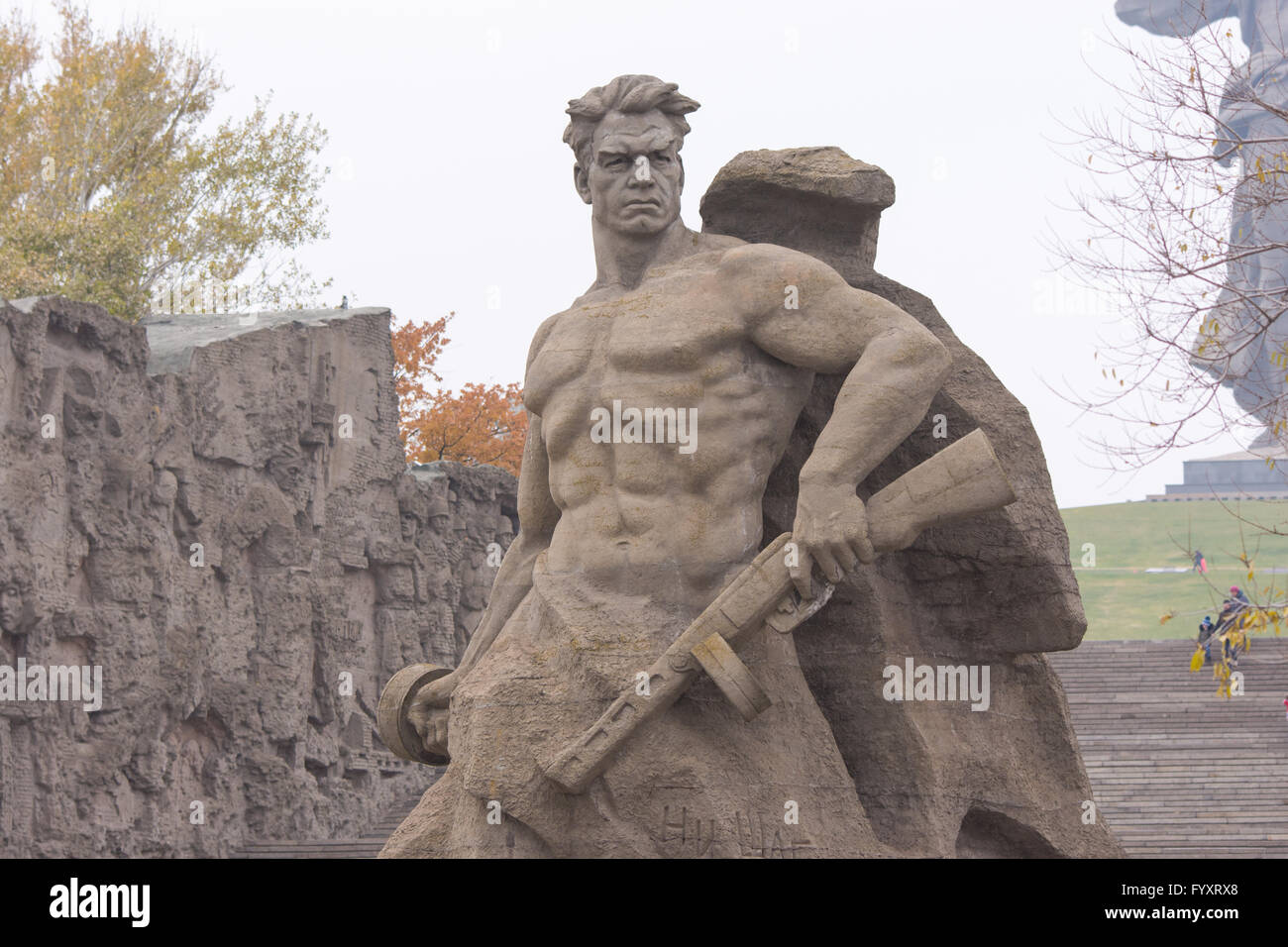 Ansicht der Taille Skulptur Quot; Ertragen, Deathquot; auf dem Platz stand den Tod des historischen Denkmal komplexe Quot; Für die Helden des Stockfoto