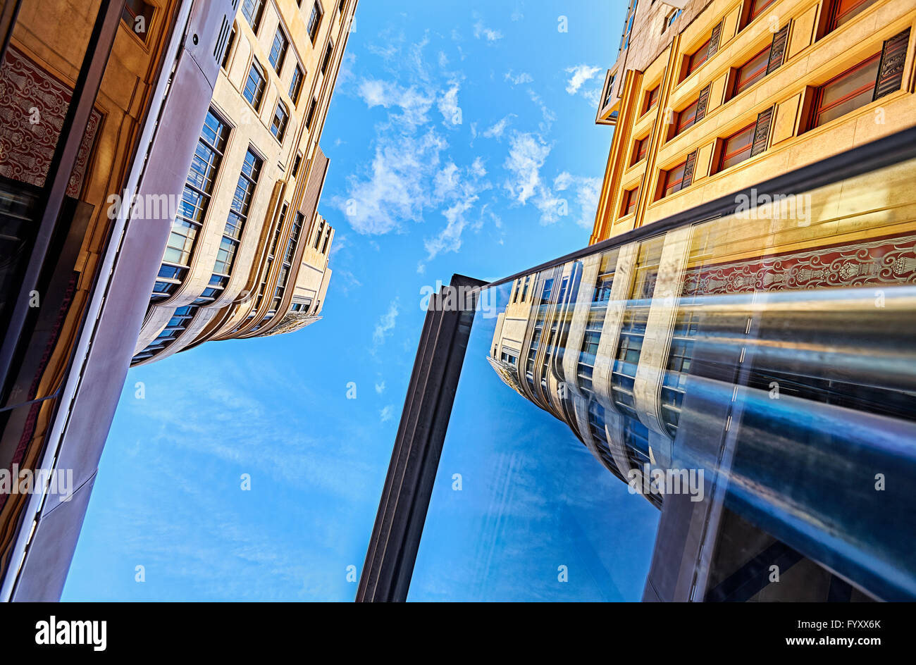 Niedrigen Winkel Blick auf AAS Gebäude in Callao Platz. Madrid. Spanien Stockfoto