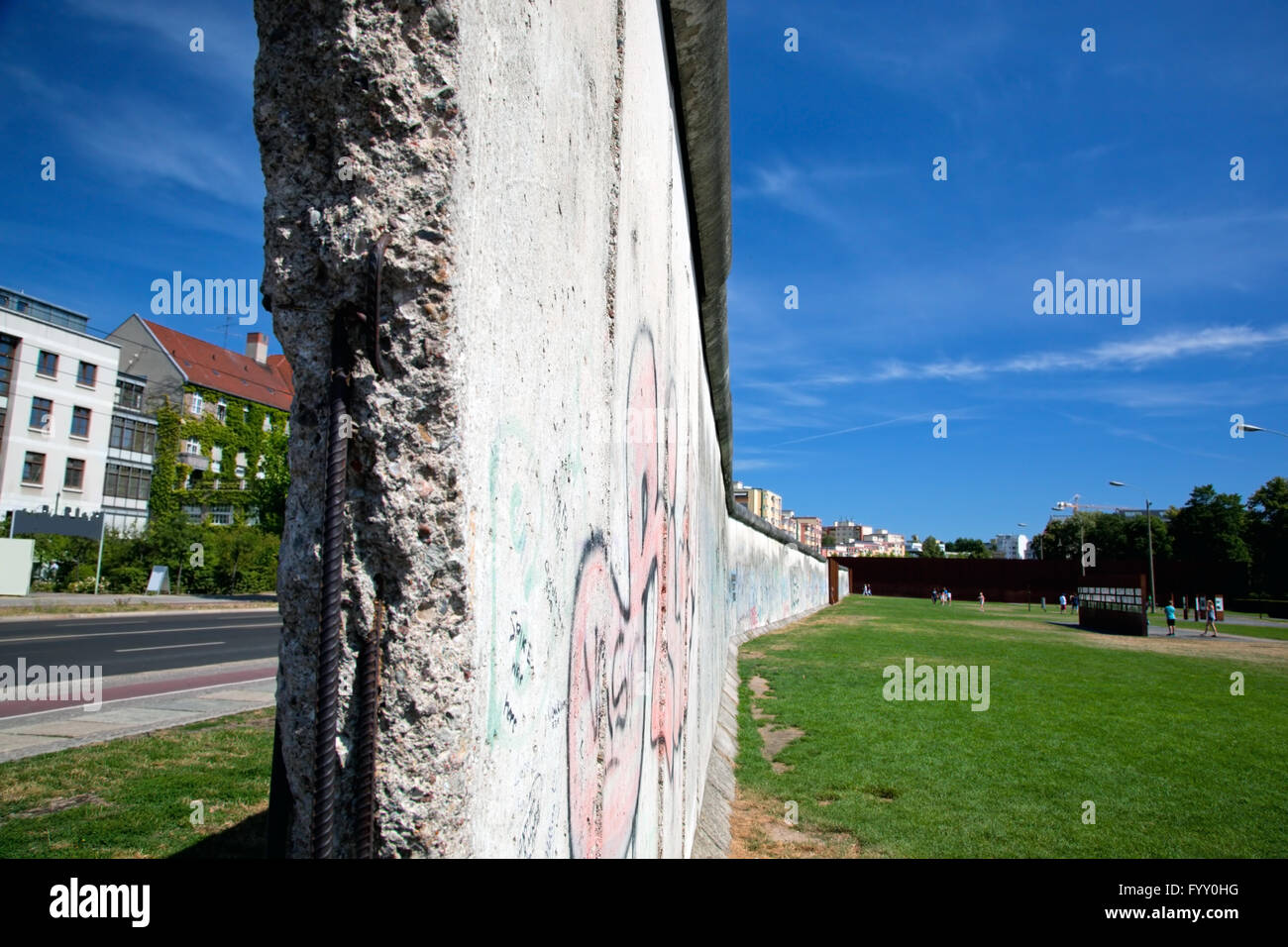 Gedenkstätte Berliner Mauer mit Graffiti. Stockfoto