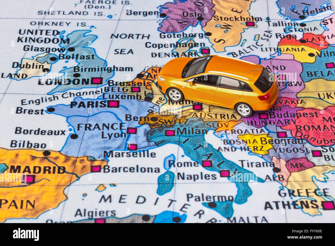Europa Karte und Auto Spielzeug Stockfoto