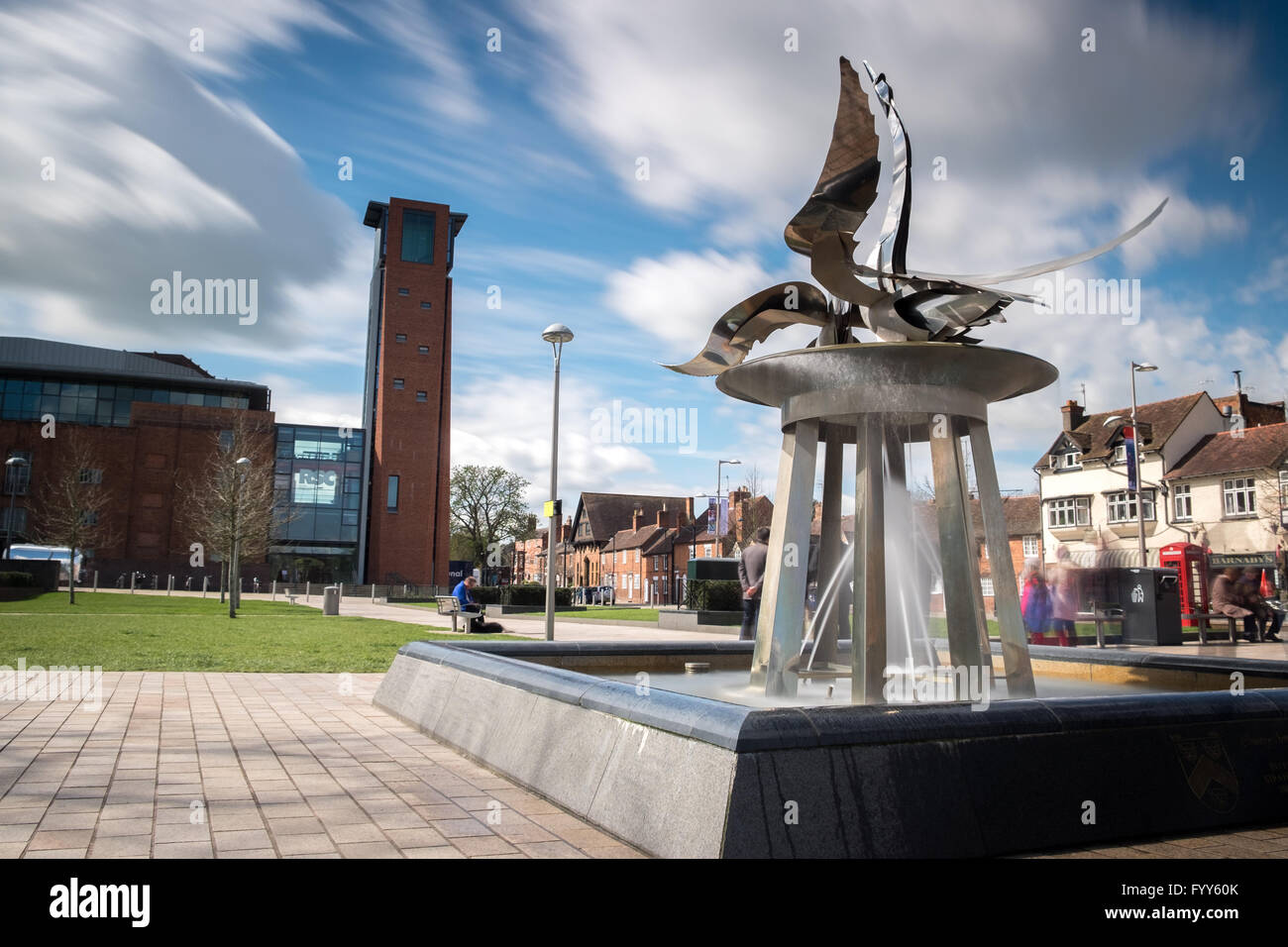 Langzeitbelichtung des Brunnens in Bancroft Gardens Stratford-upon-Avon Stockfoto