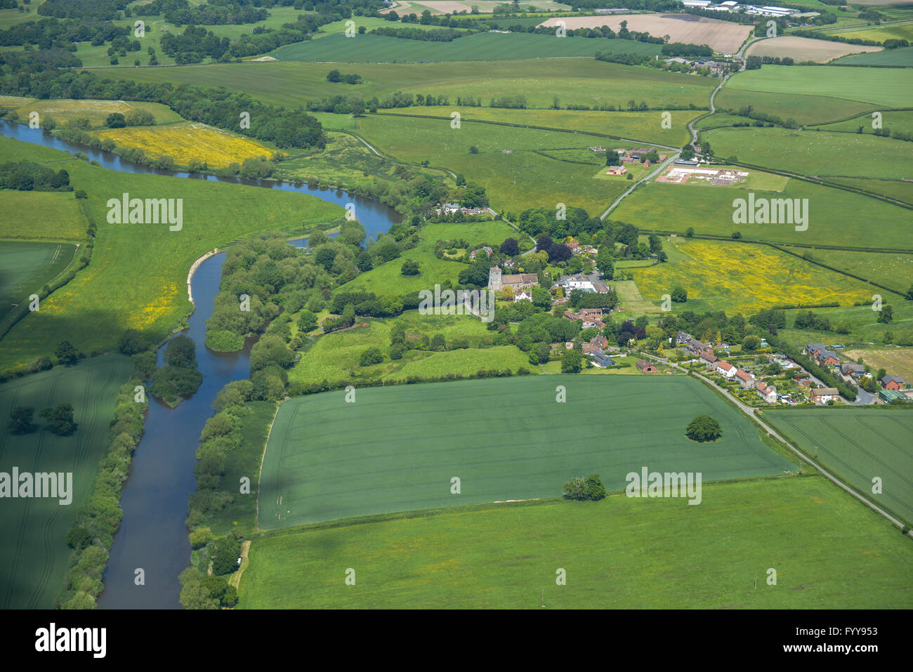 Eine Luftaufnahme der Shropshire Landschaft mit Dorf Wroxeter sichtbar neben den Fluss Severn Stockfoto