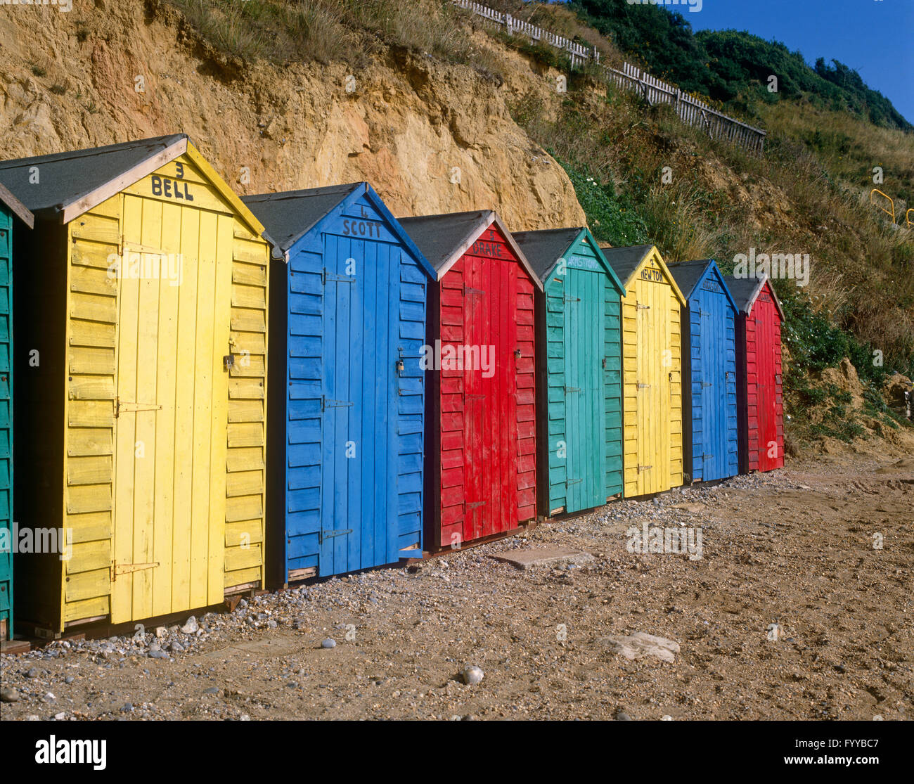 Bunte Strand Hütten im Vereinigten Königreich außerhalb. Stockfoto