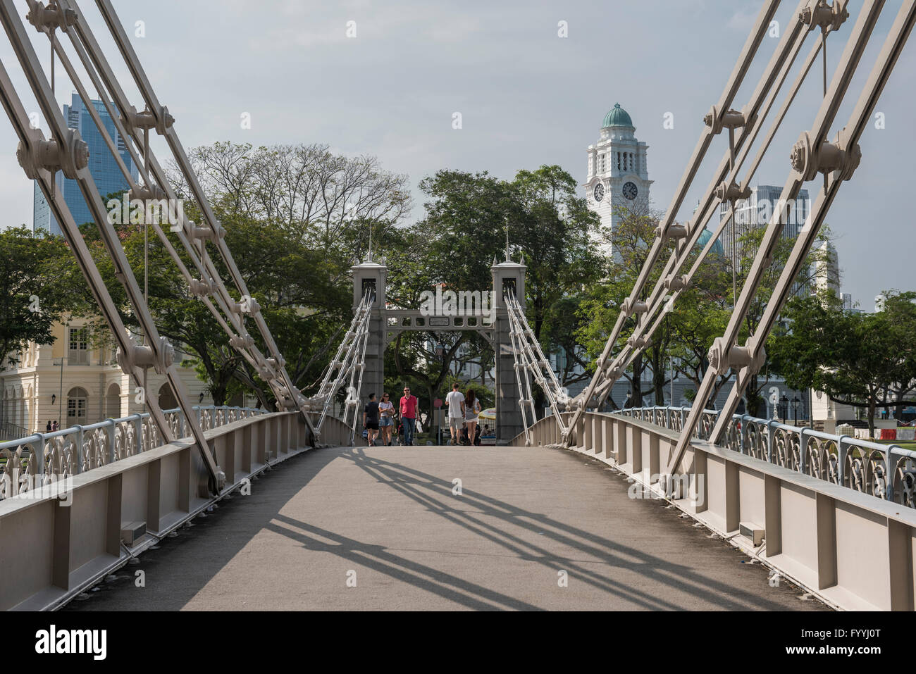 Cavenagh Brücke über den Singapore River in der Nähe der Fullerton Hotel, Singapur Stockfoto