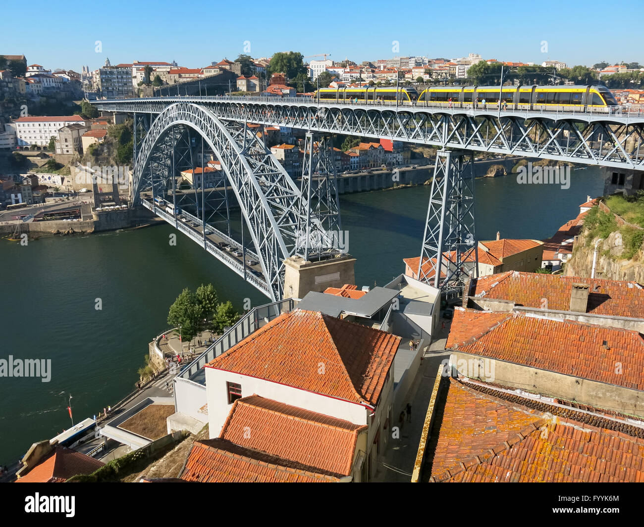 Blick vom Jardim de Morro in Vila Nova De Gaia zum Dom Luis ich über den Fluss Douro, Porto, Portugal Brücke Stockfoto