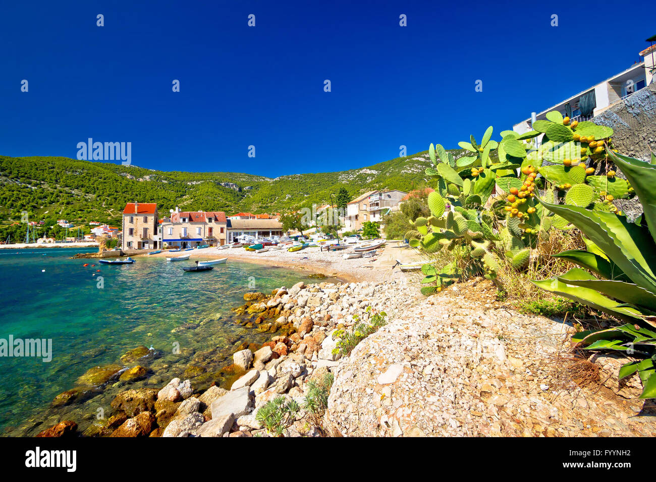 Idyllischen Strand am Mittelmeer in Komiza Dorf Stockfoto