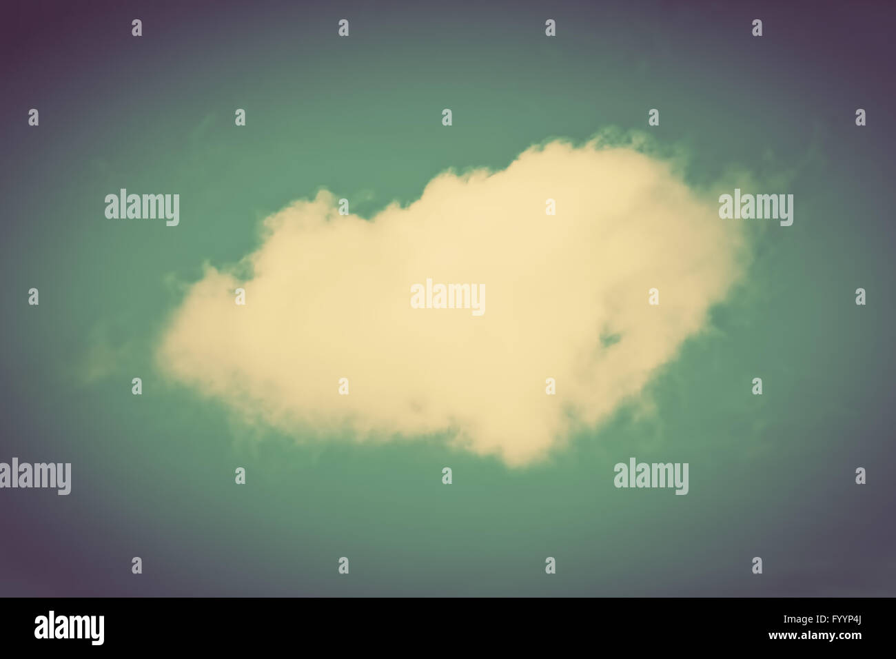 Eine einzige Wolke am Himmel. Retro Stockfoto