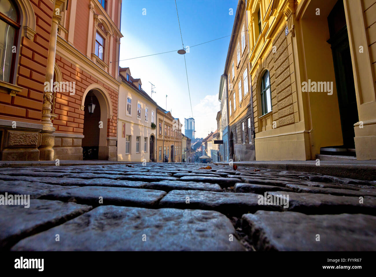 Alte, gepflasterte Straße der Oberstadt Zagreb Stockfoto