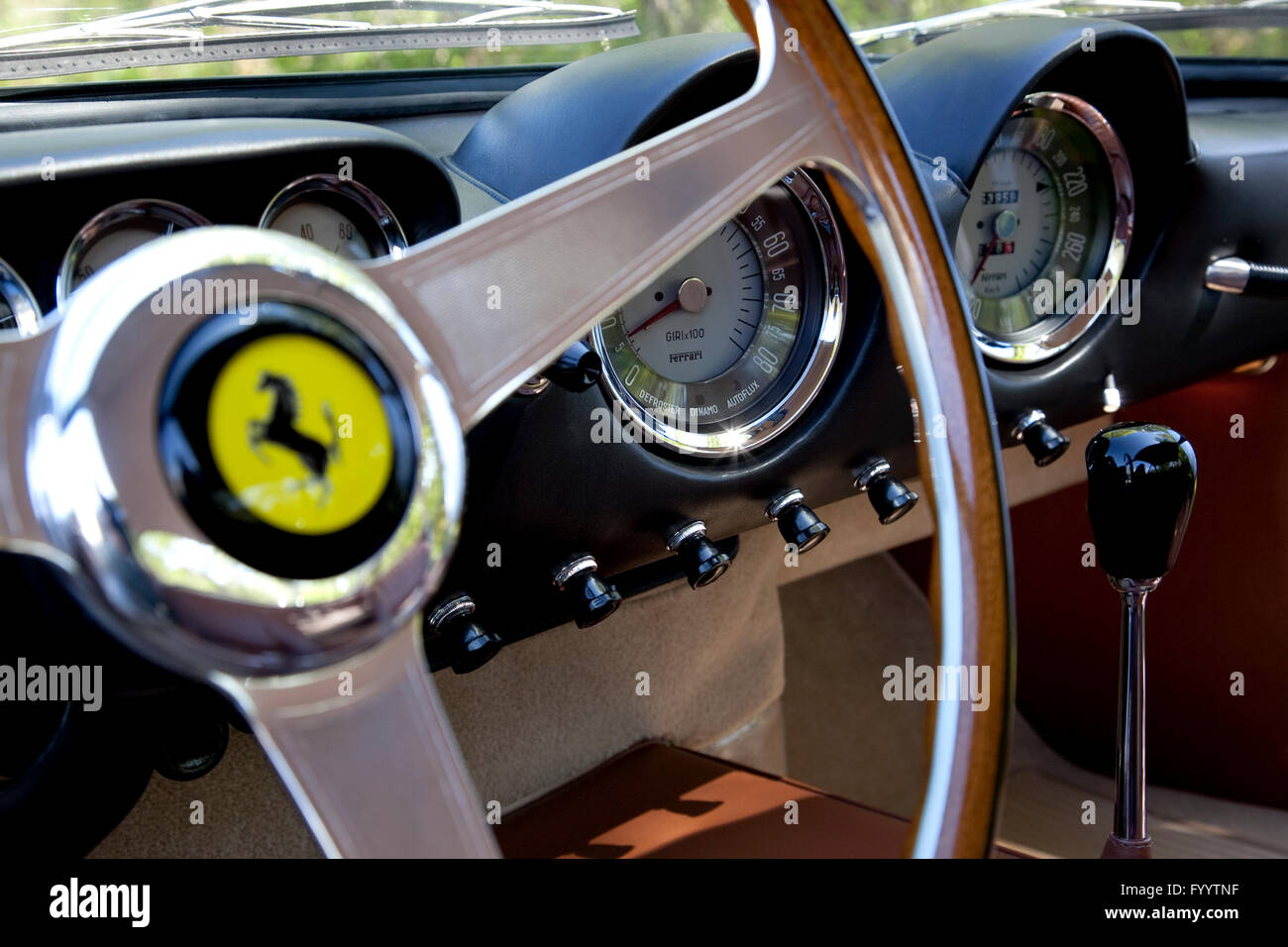 Armaturenbrett ein Ferrari 250 GT Lusso 1963 Stockfoto