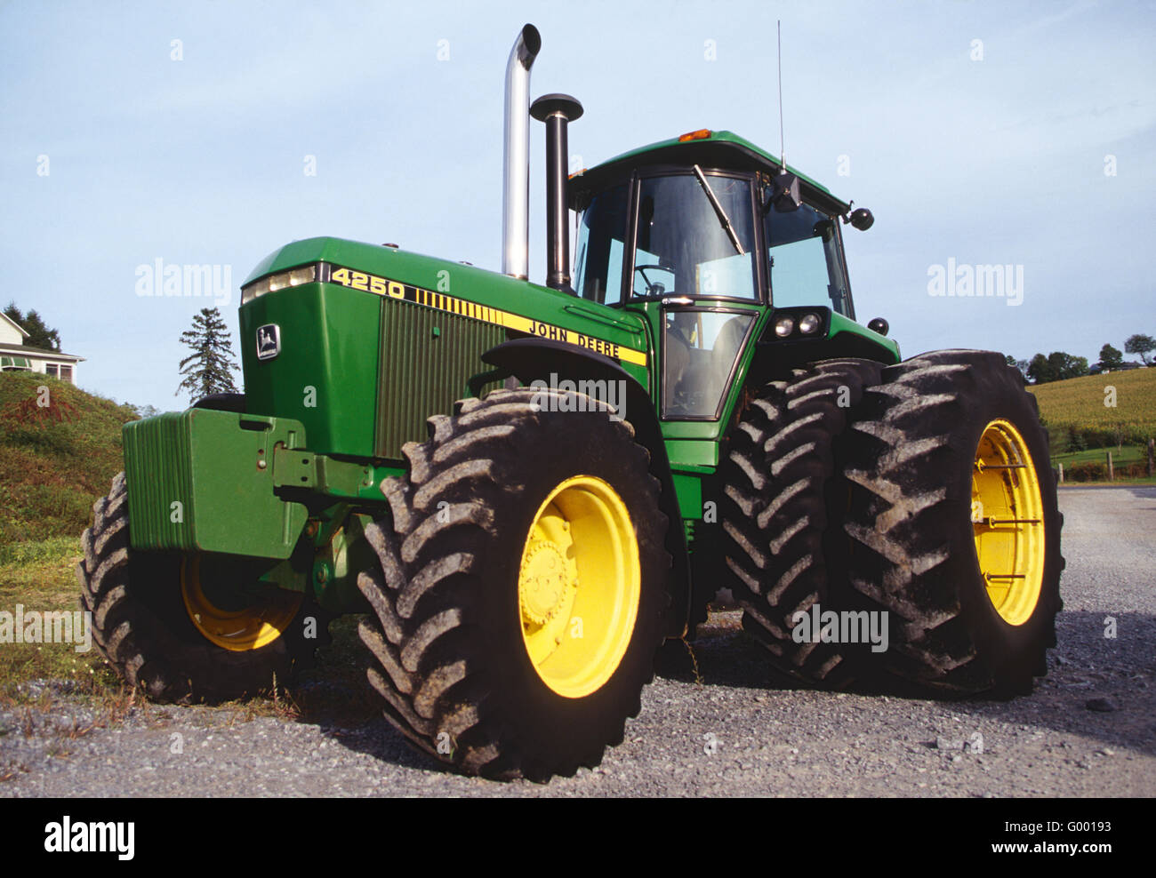 Modernes Modell 4250 John Deere Traktor auf zentralen Pennsylvania farm Stockfoto