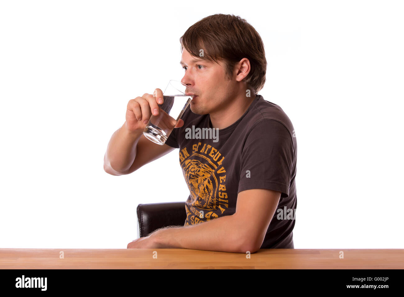 Mann in einem Glas Wasser Stockfoto