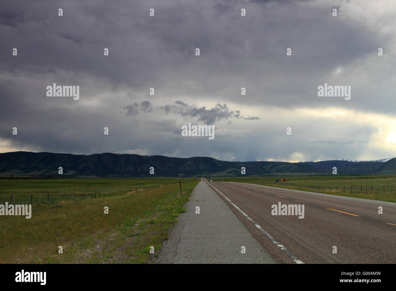 Schönen wolkenverhangenen Himmel in der Prärie Stockfoto