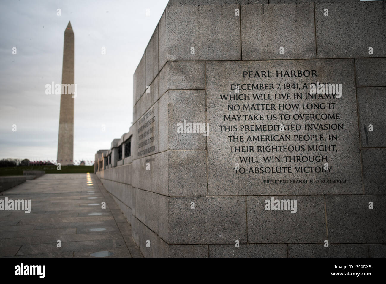 Washington, DC - The National World War II Memorial, gewidmet denen, die im zweiten Weltkrieg diente steht in der Mitte der National Mall zwischen dem Washington Monument und dem Lincoln Memorial Reflecting Pool. Stockfoto