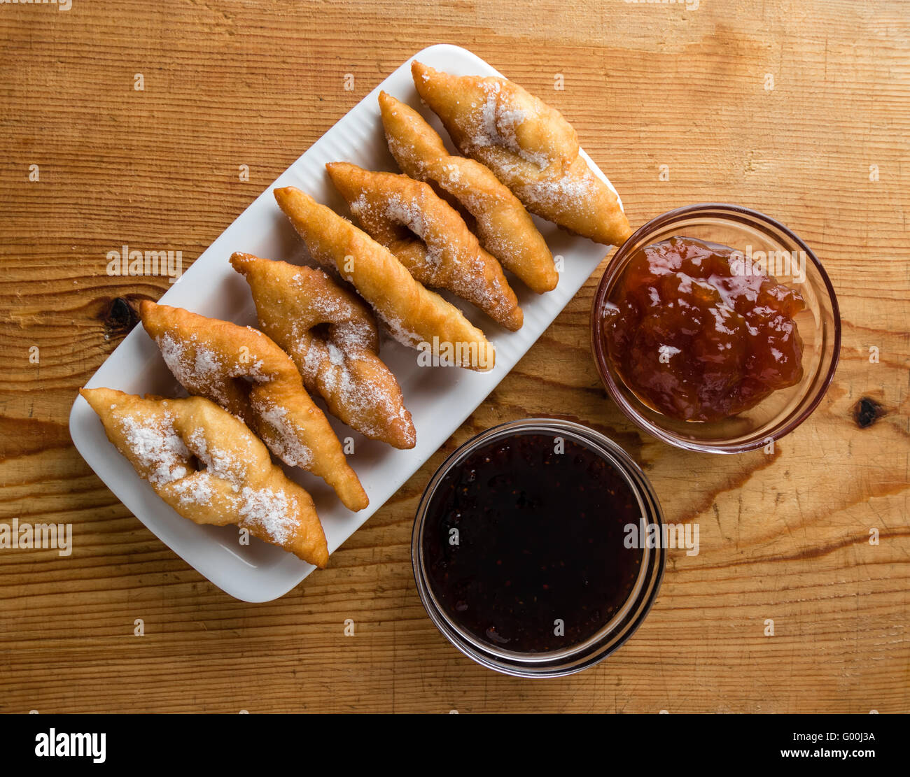 frittierte Teig mit Marmelade Stockfoto