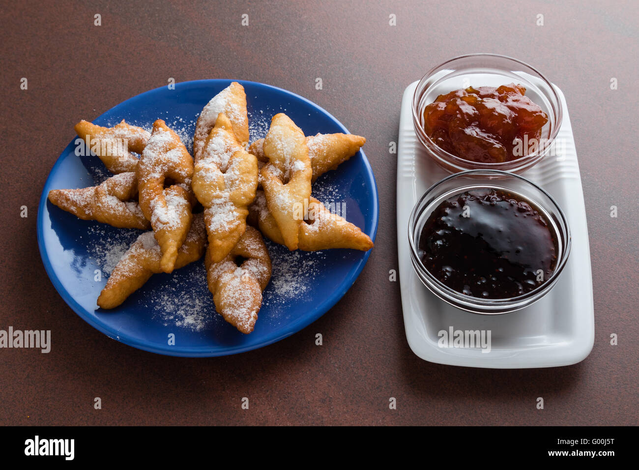 frittierte Teig mit Marmelade Stockfoto