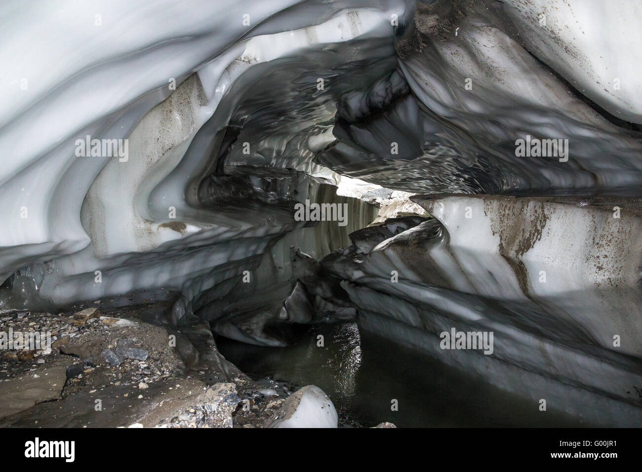 Riesige Gletscherspalte von innen Stockfoto