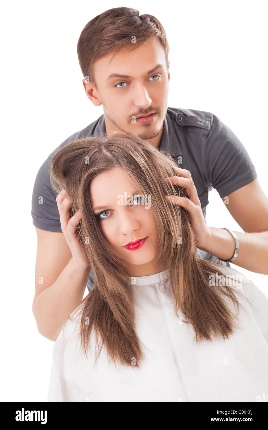 Professioneller Friseur mit langen Haaren Modell Stockfoto