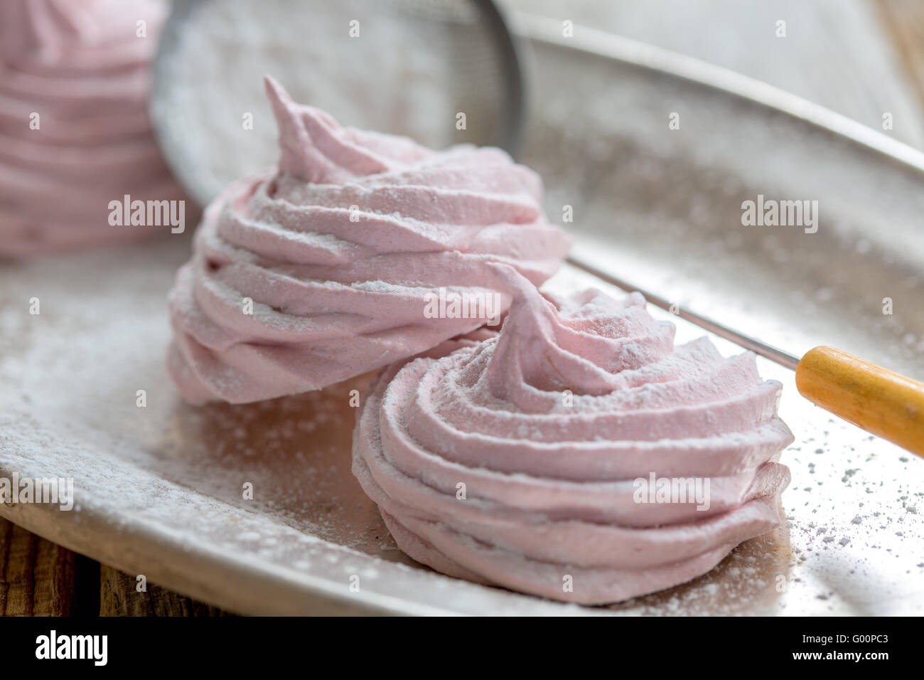 Niedrige Kalorien Dessert - selbstgemachte Marshmallows. Stockfoto