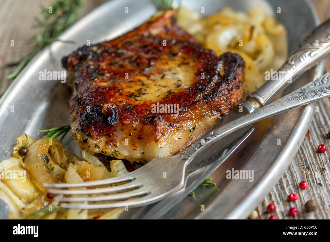 Kotelett mit Knochen Nahaufnahme. Stockfoto