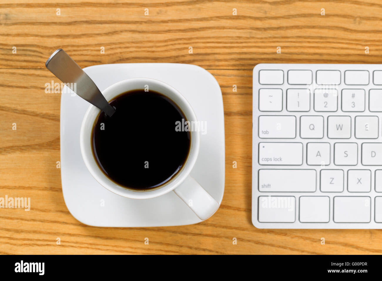 Kaffee am Arbeitsplatz Stockfoto